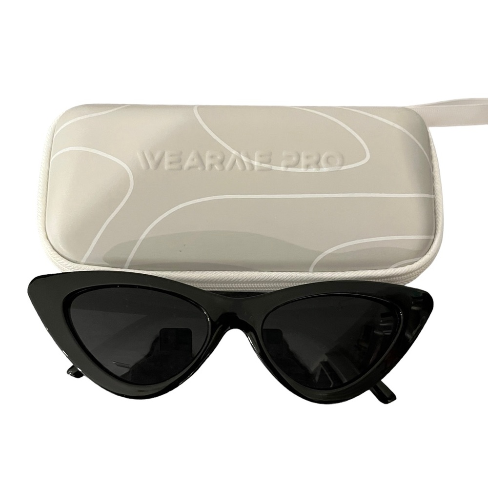 WearMe Pro Black Cat Eye Sunglasses with Zip Around Hard Case CAT007